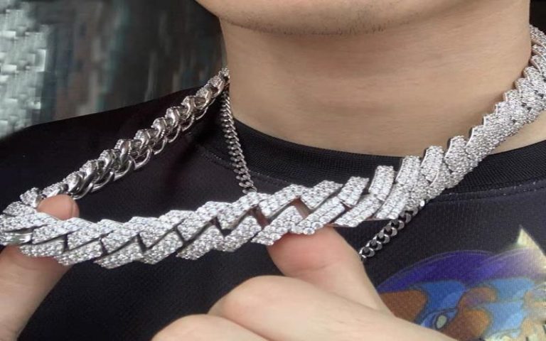 The Art of Iced Out Cuban Link Jewelry: A Symbol of Opulence